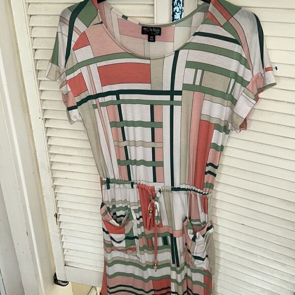 Limited Edition Beach 🏖️ Dress 🖼️ Deco Look 👀Miamibased hotel 🏨 The Webster - Picture 4 of 17